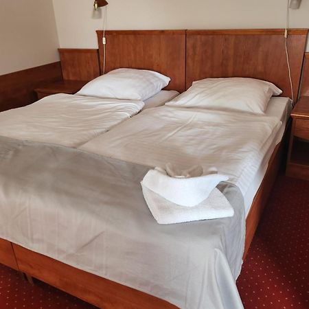 Hotel Dowhań Nowe Buitenkant foto