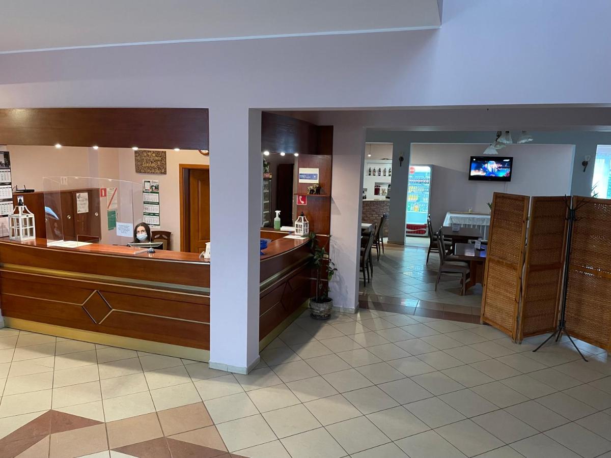 Hotel Dowhań Nowe Buitenkant foto