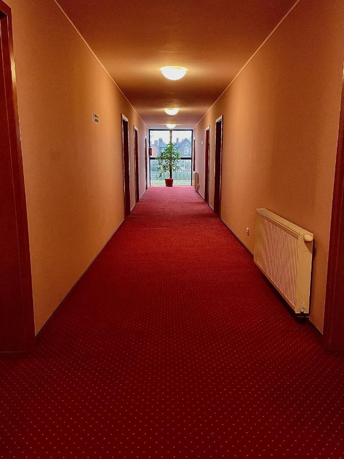 Hotel Dowhań Nowe Buitenkant foto