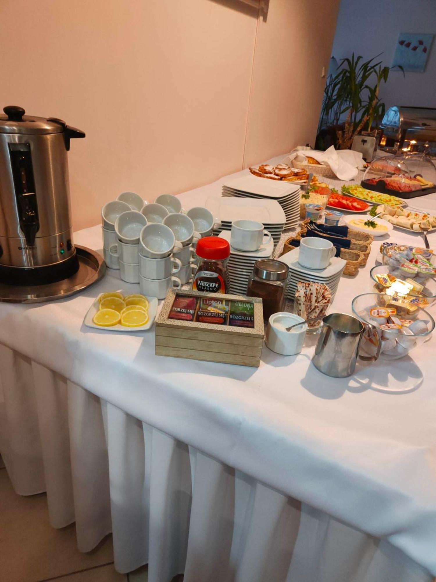 Hotel Dowhań Nowe Buitenkant foto
