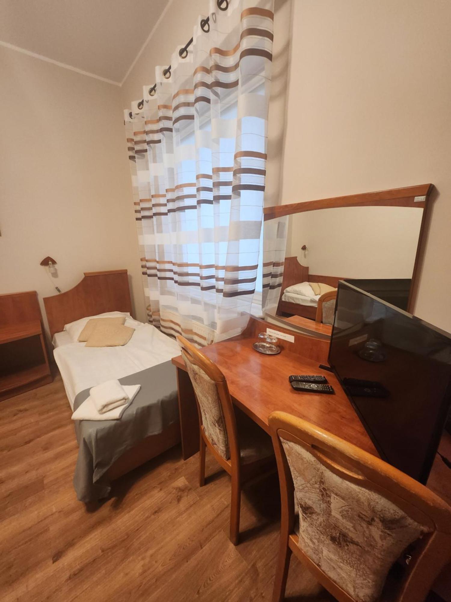 Hotel Dowhań Nowe Buitenkant foto